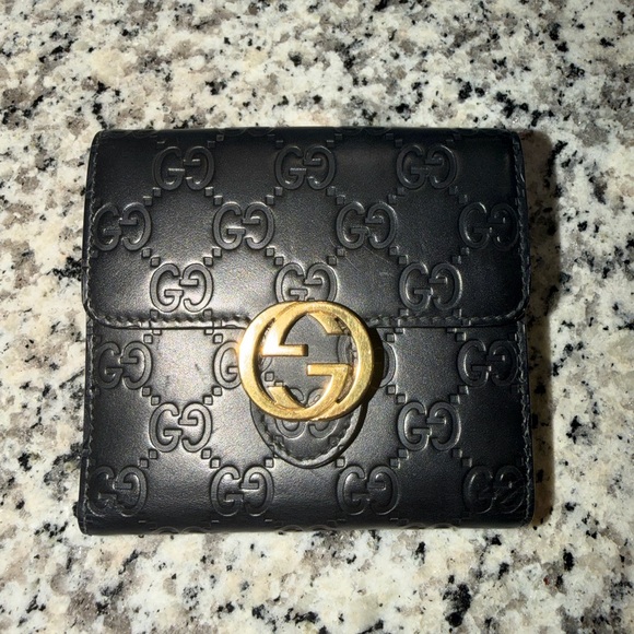 🔥Authentic Gucci Wallet with Interlocking GG Gold Hardware - Full Inclusion!🔥 - Picture 2 of 11